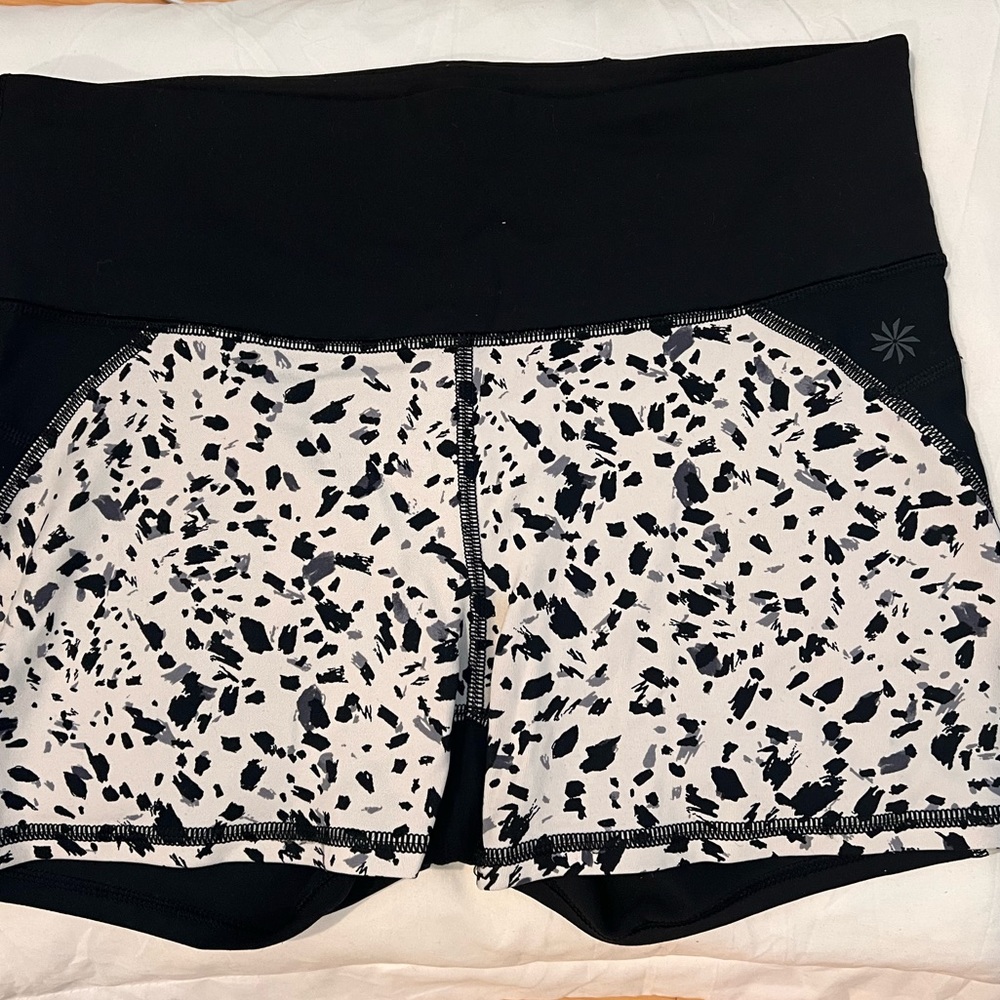 Gently Worn Athleta high rise 3” inseam shorts [sz M]